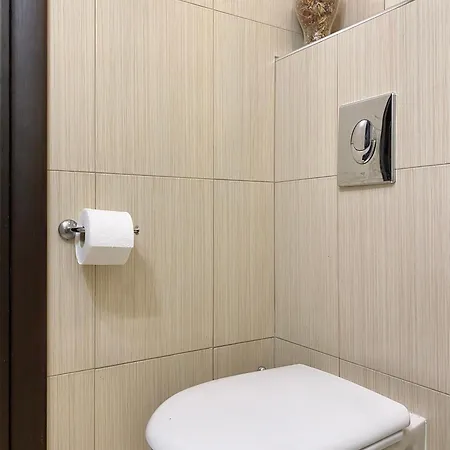 Entire For 4 Guests In *