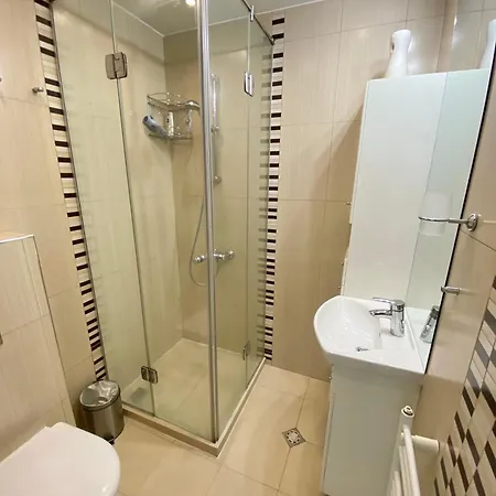 Entire For 4 Guests In *