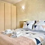 Entire For 4 Guests In