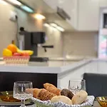 Entire For 4 Guests In *