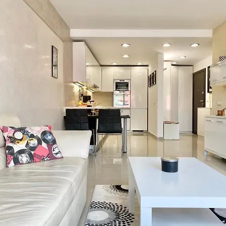 Entire For 4 Guests In