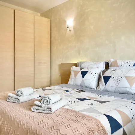 Entire For 4 Guests In