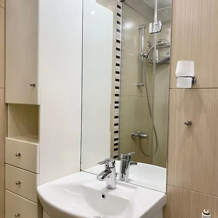 Entire For 4 Guests In *