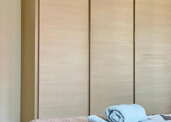 Apartment Entire For 4 Guests In