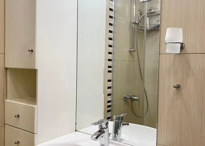 Entire For 3 Guests In *