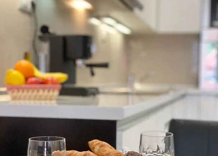 Entire For 3 Guests In *