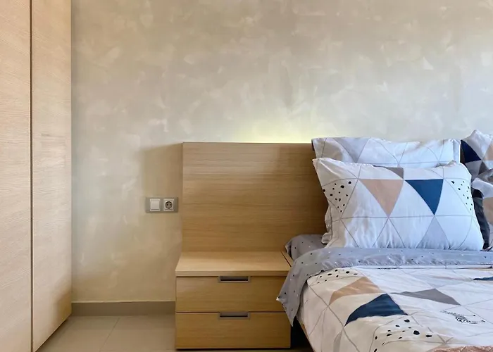 Entire For 3 Guests In *