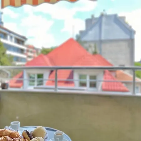 Entire For 4 Guests In *