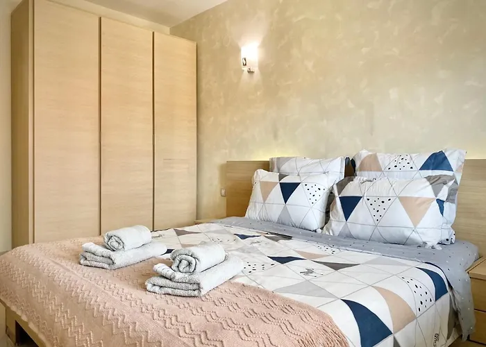 Entire For 4 Guests In